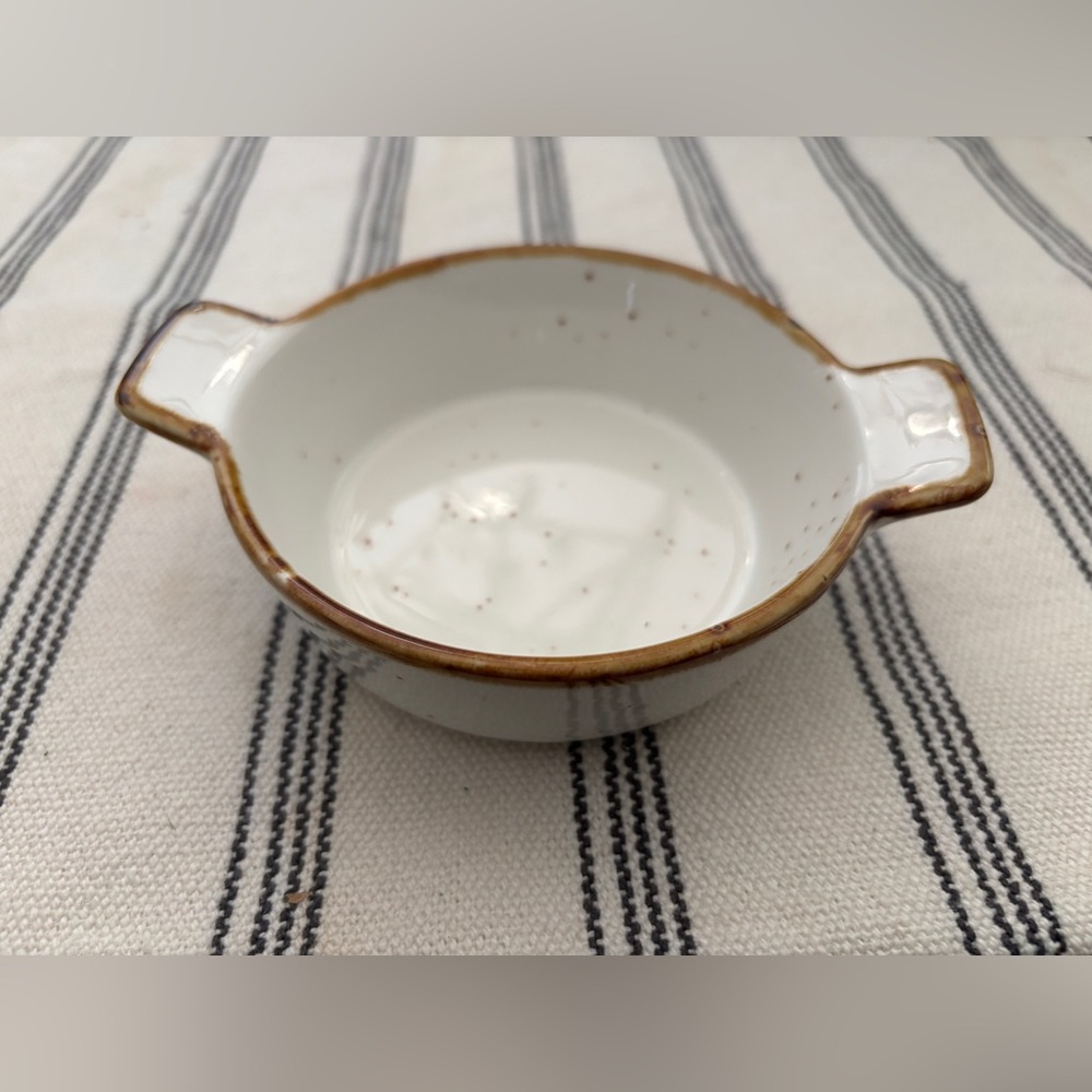 Acopa Keystone 6 oz. Vanilla Bean Stoneware Mini Casserole Dish with Handles